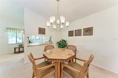 5685 Gardens Drive Sarasota FL 34243