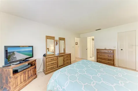 5685 Gardens Drive Sarasota FL 34243