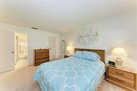 5685 Gardens Drive Sarasota FL 34243