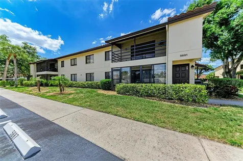 5685 Gardens Drive Sarasota FL 34243