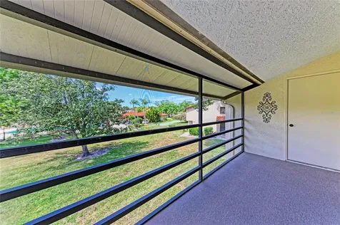 5685 Gardens Drive Sarasota FL 34243