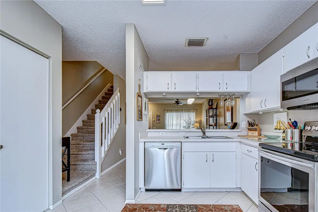6335 Bayside Key Drive Tampa FL 33615