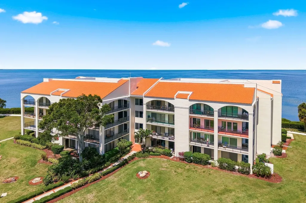 302 Mariner Drive Tarpon Springs FL 34689