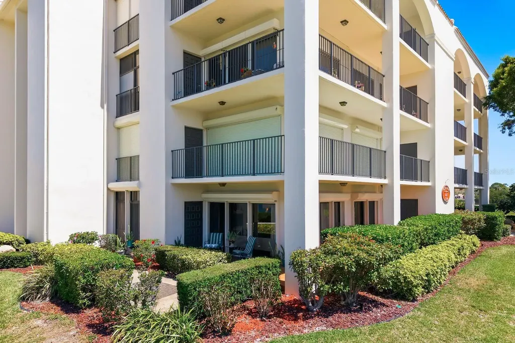 302 Mariner Drive Tarpon Springs FL 34689