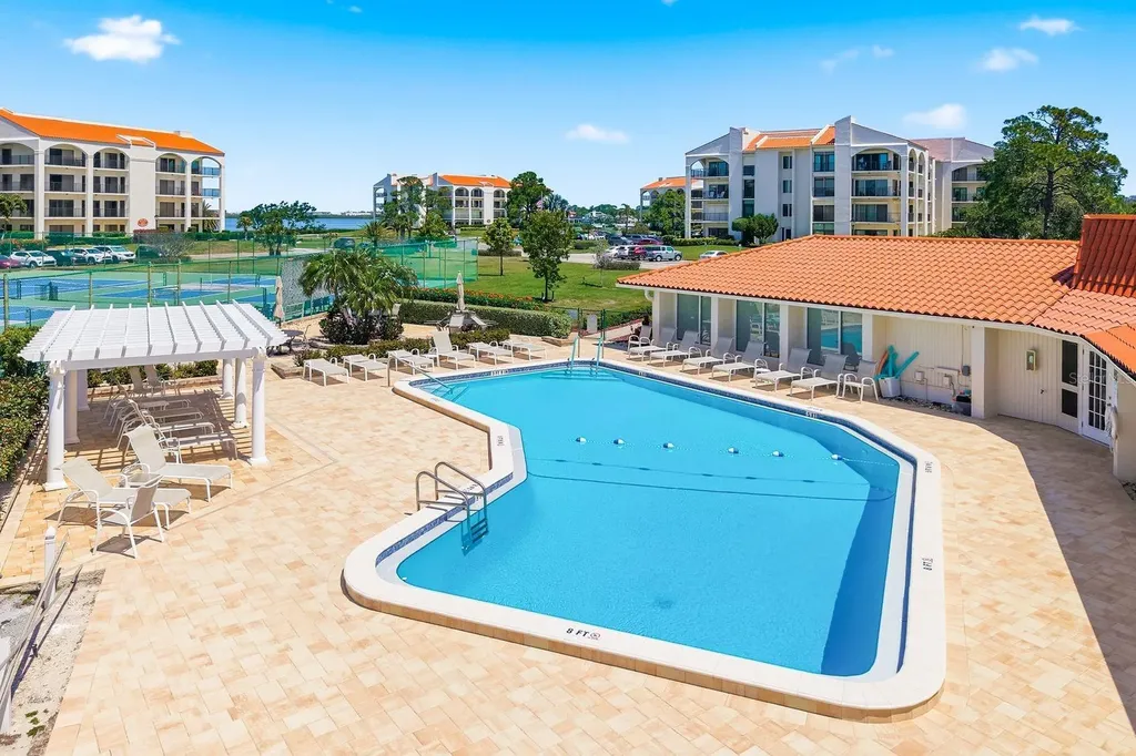 302 Mariner Drive Tarpon Springs FL 34689