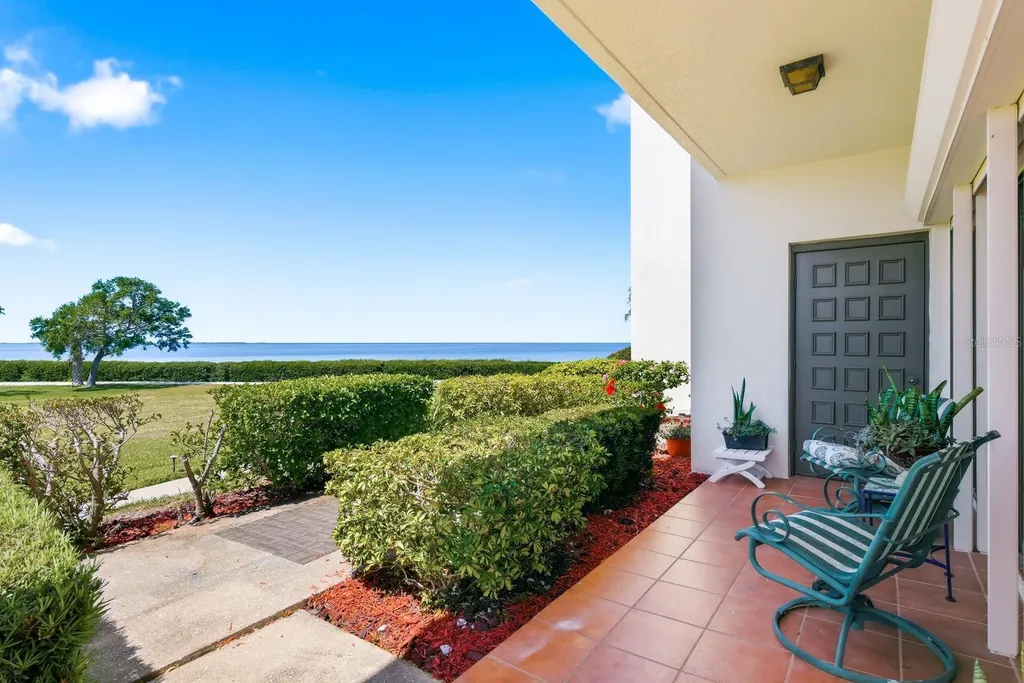302 Mariner Drive Tarpon Springs FL 34689