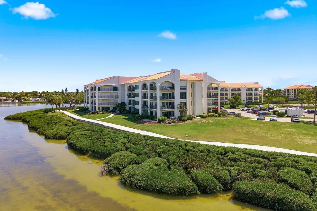 302 Mariner Drive Tarpon Springs FL 34689
