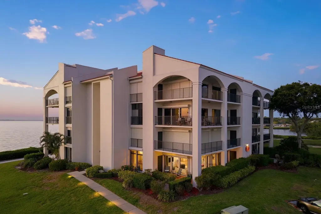 302 Mariner Drive Tarpon Springs FL 34689