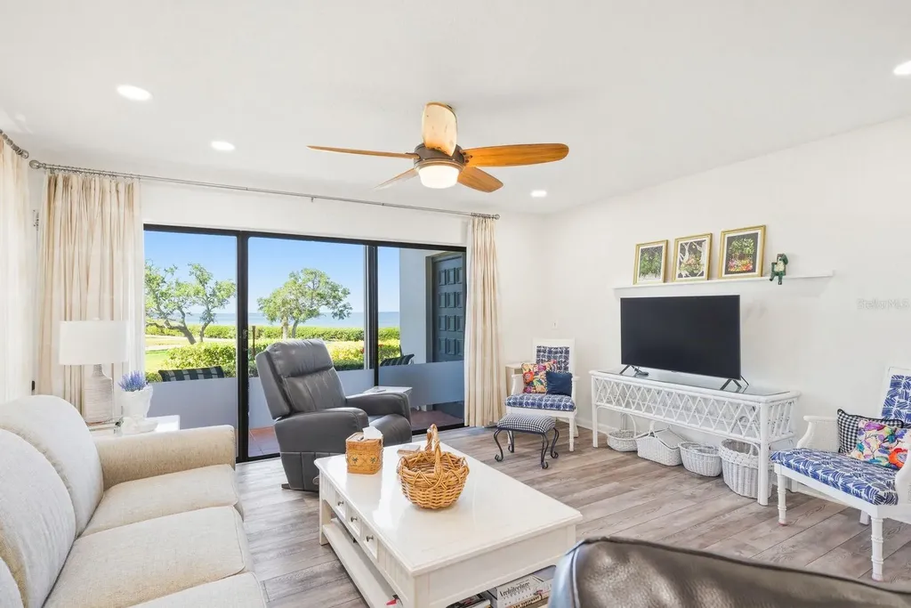302 Mariner Drive Tarpon Springs FL 34689