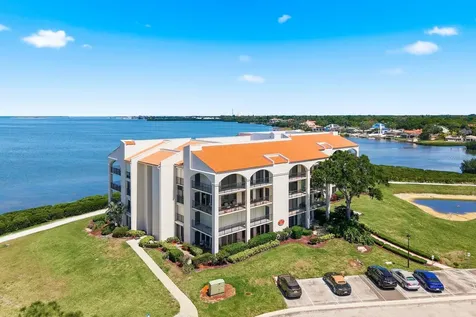 302 Mariner Drive Tarpon Springs FL 34689
