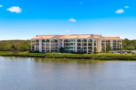 302 Mariner Drive Tarpon Springs FL 34689