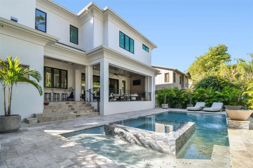 2915 W Harbor View Avenue Tampa FL 33611