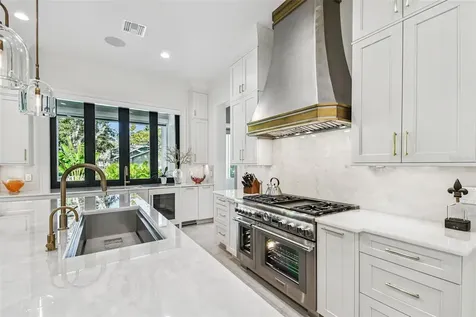 2915 W Harbor View Avenue Tampa FL 33611