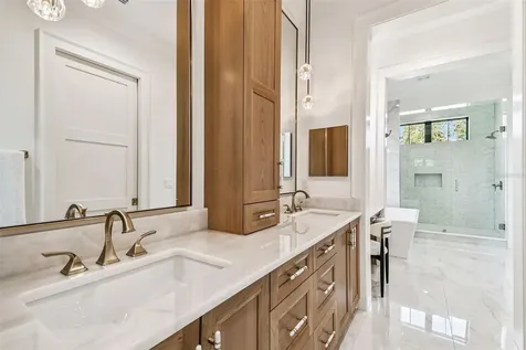2915 W Harbor View Avenue Tampa FL 33611