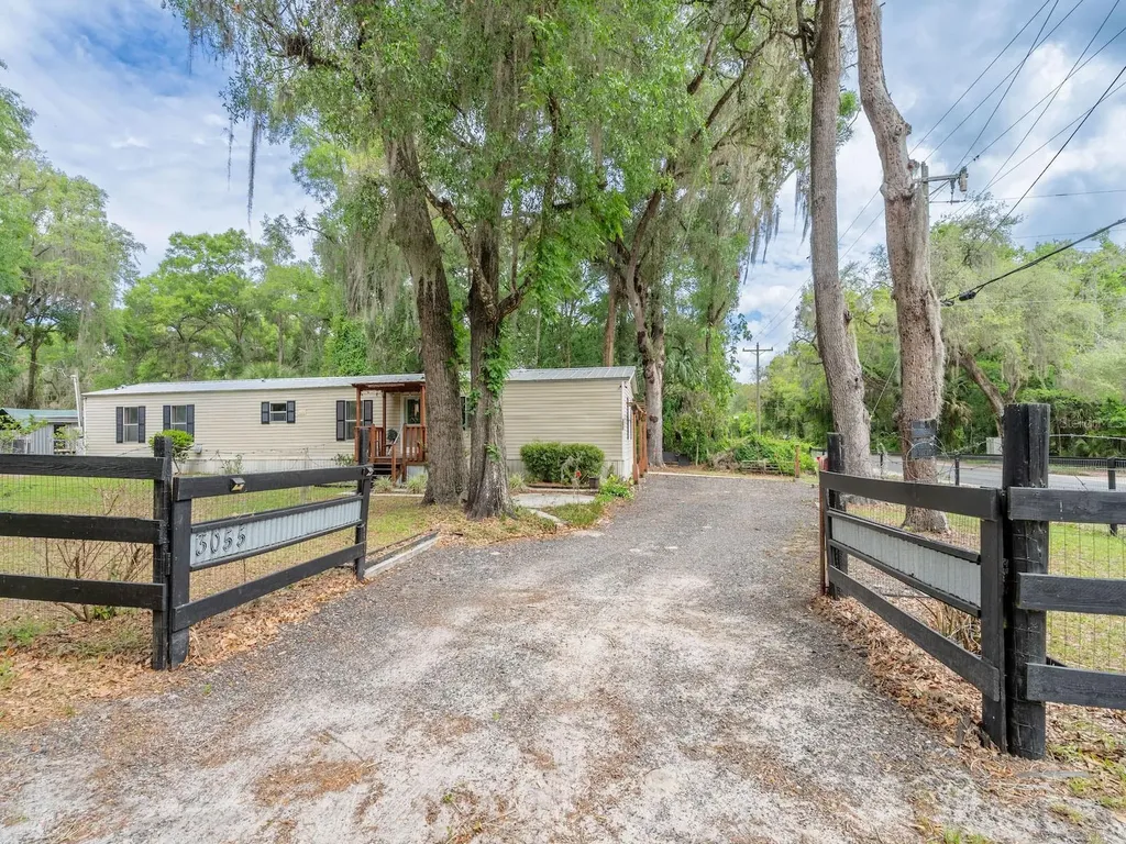 3055 NE 161st Street Citra FL 32113