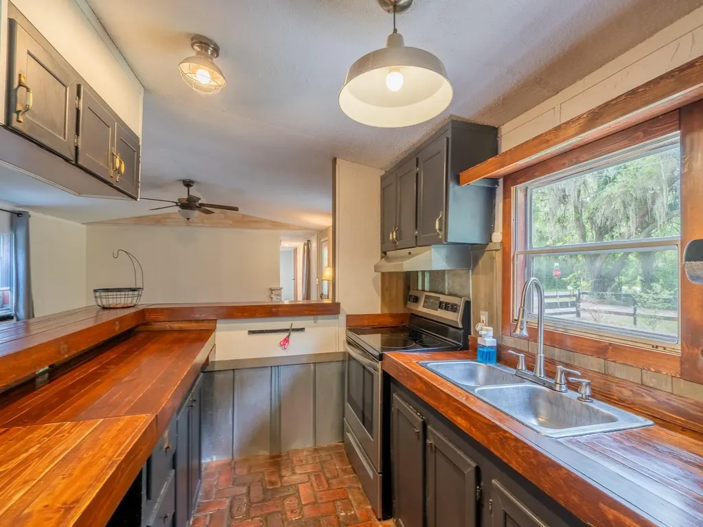 3055 NE 161st Street Citra FL 32113