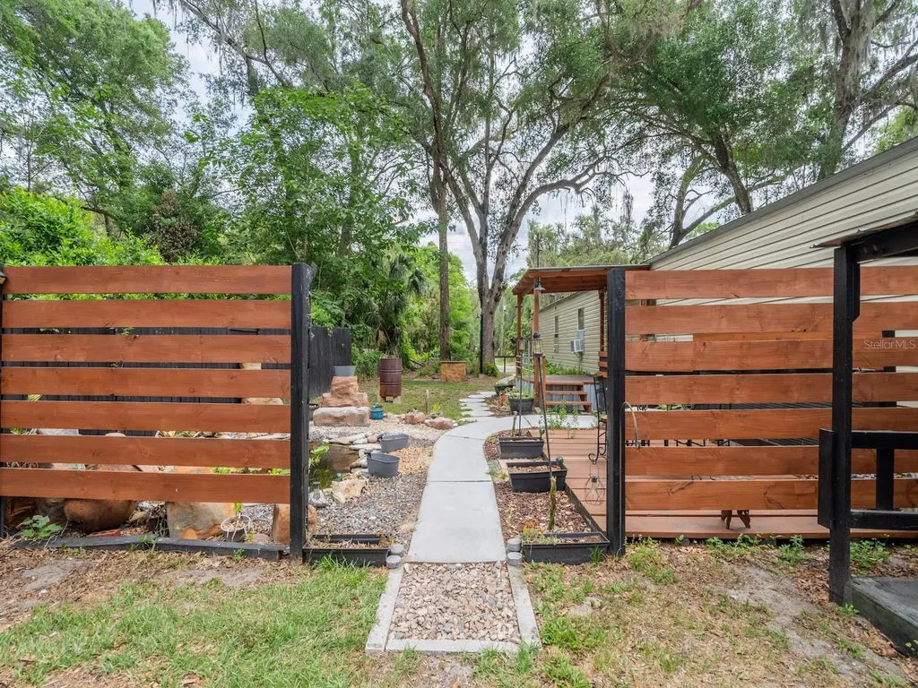 3055 NE 161st Street Citra FL 32113