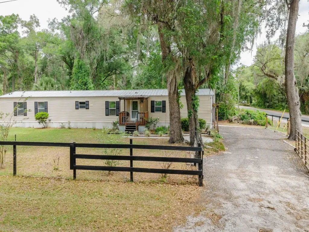 3055 NE 161st Street Citra FL 32113