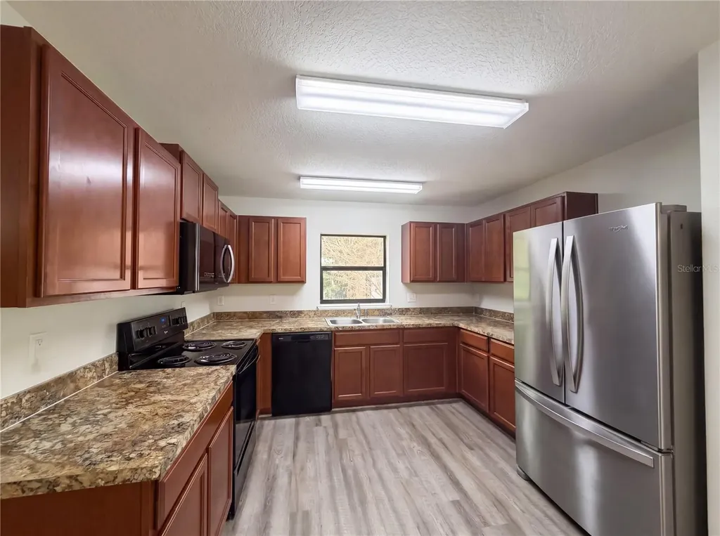 2440 Bracknell Forest Trail Tavares FL 32778
