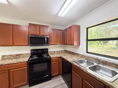 2440 Bracknell Forest Trail Tavares FL 32778