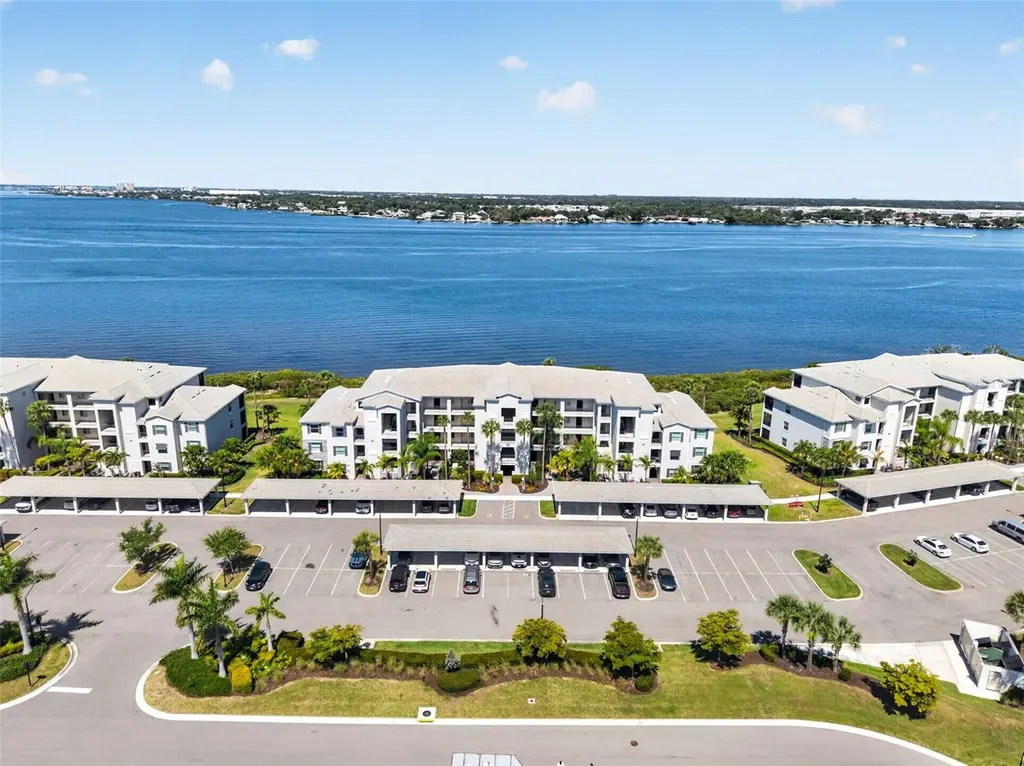 1020 Tidewater Shores Loop Bradenton FL 34208