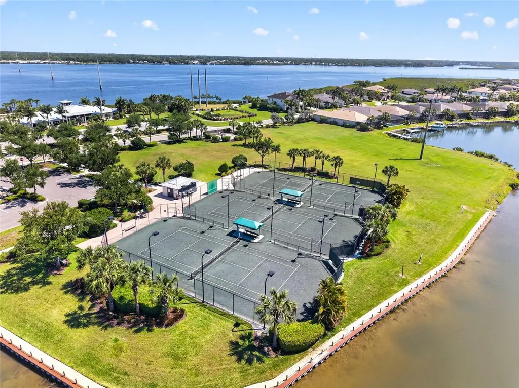 1020 Tidewater Shores Loop Bradenton FL 34208