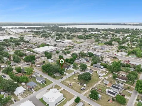 520 Lemon Street Auburndale FL 33823