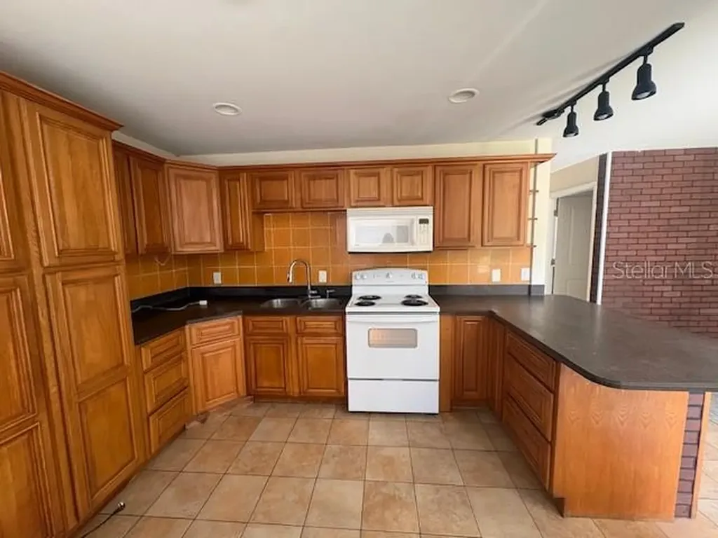 1028 Lakewood Court Lakeland FL 33801