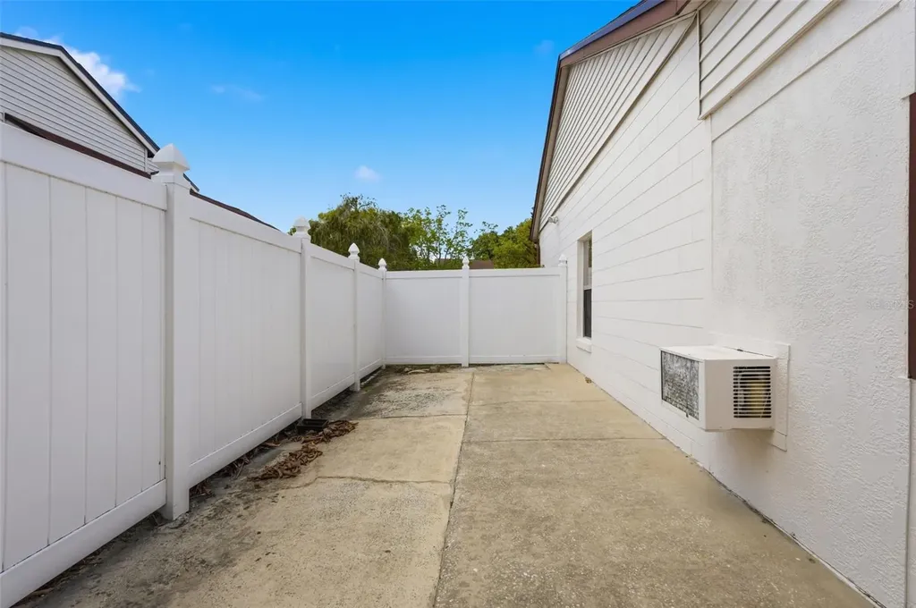2207 Whispering Maple Drive Orlando FL 32837