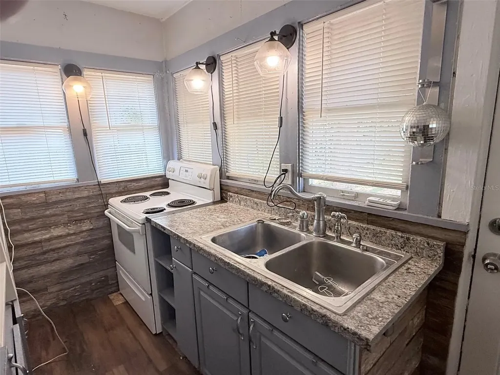 1933 47th Street S St Petersburg FL 33711