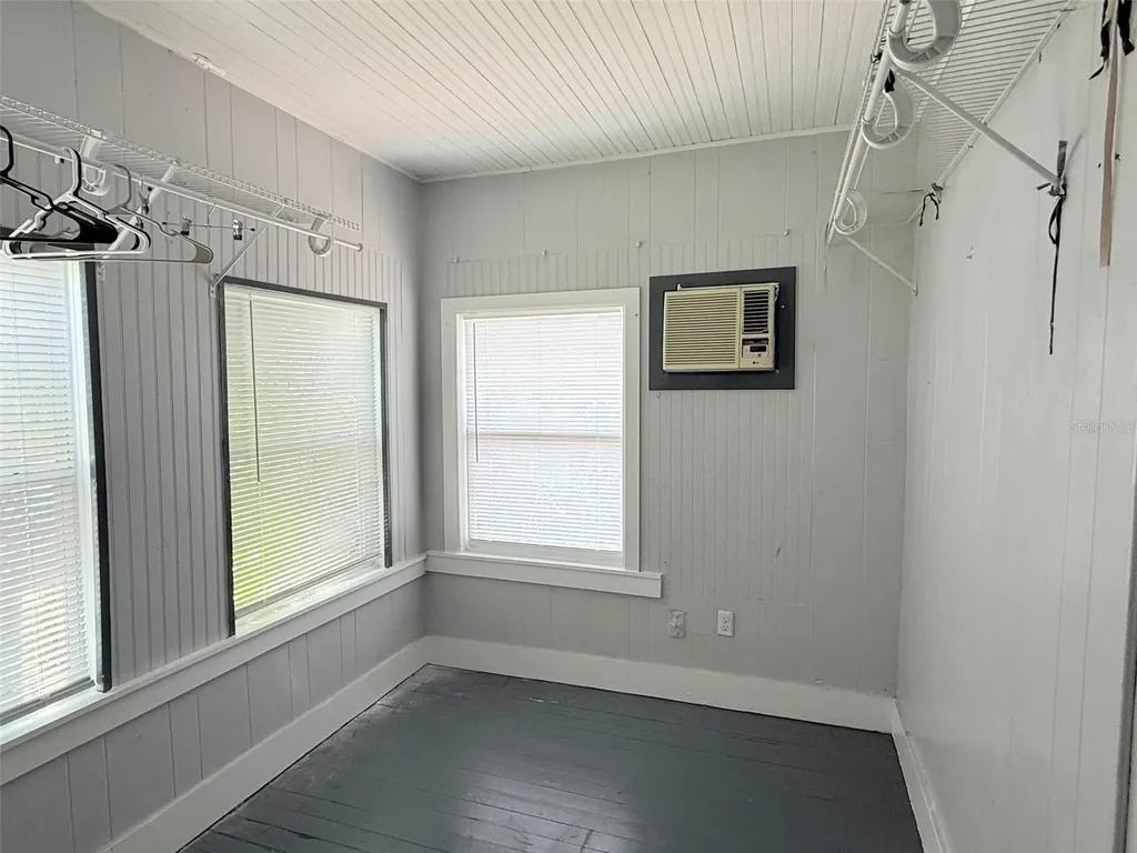 1933 47th Street S St Petersburg FL 33711