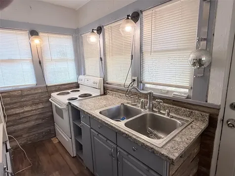 1933 47th Street S St Petersburg FL 33711