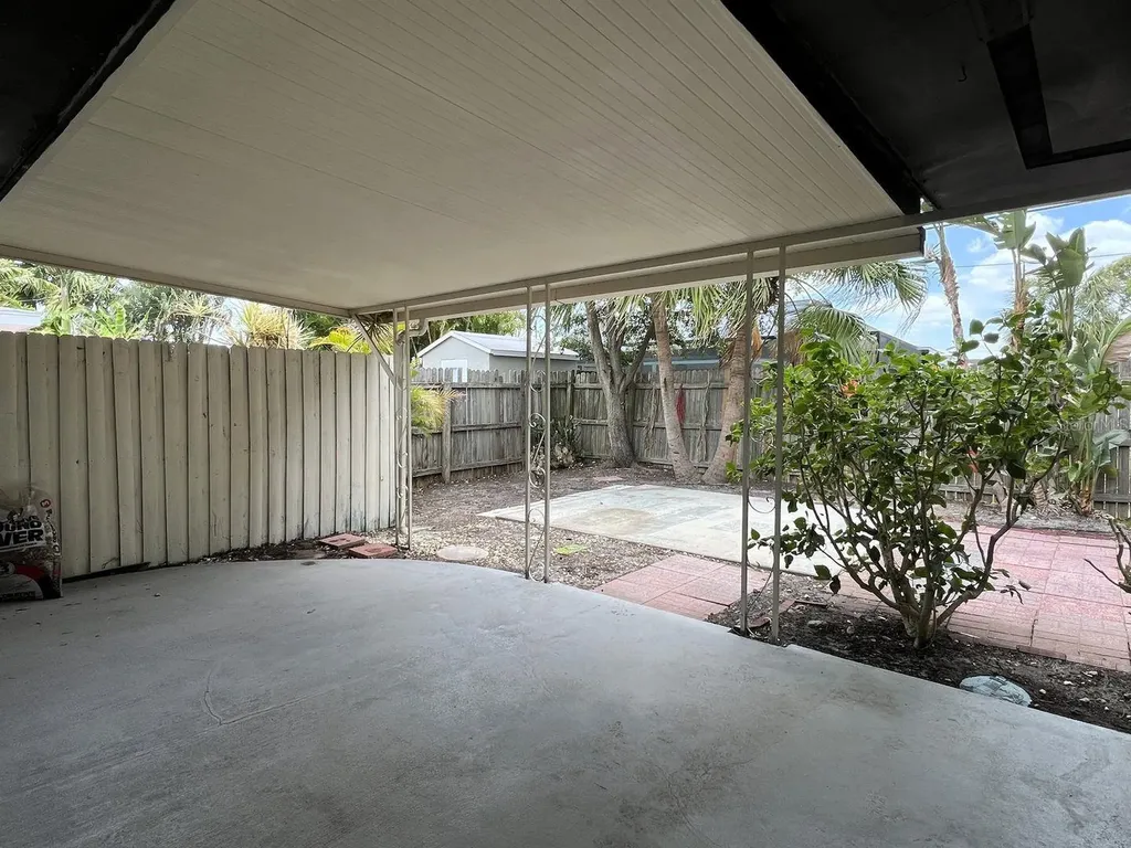 2489 Del Rio Way Dunedin FL 34698
