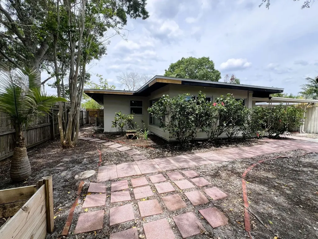 2489 Del Rio Way Dunedin FL 34698