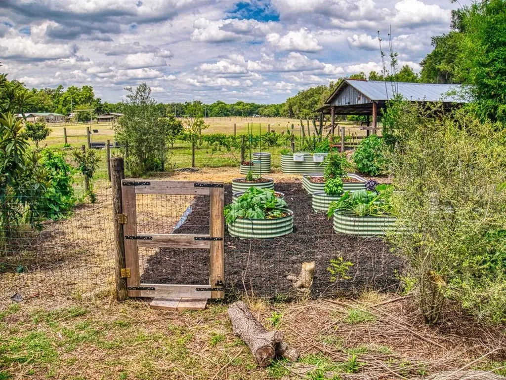 2713 Cr 776 Webster FL 33597