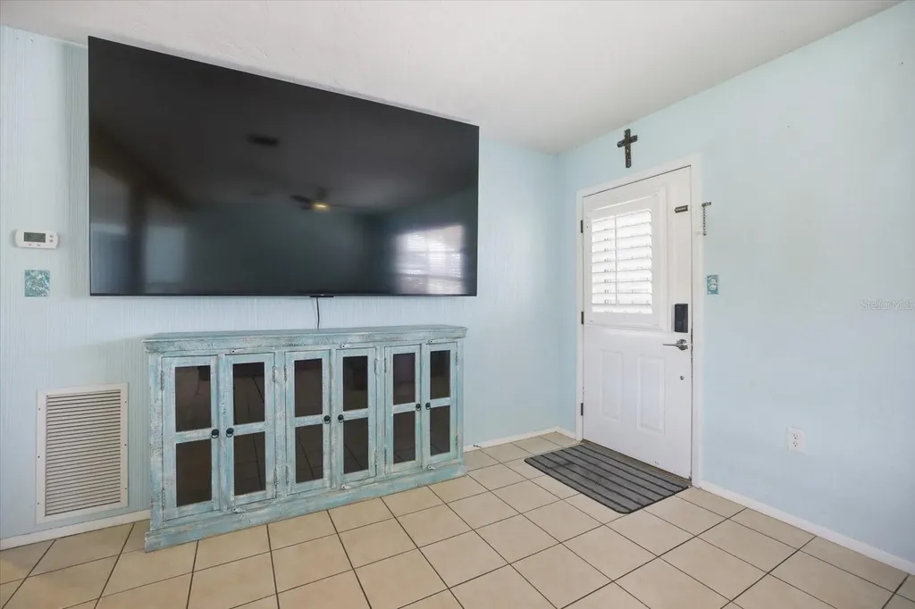 1212 Pineland Avenue Venice FL 34285