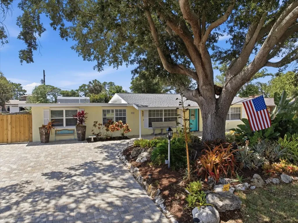 1212 Pineland Avenue Venice FL 34285