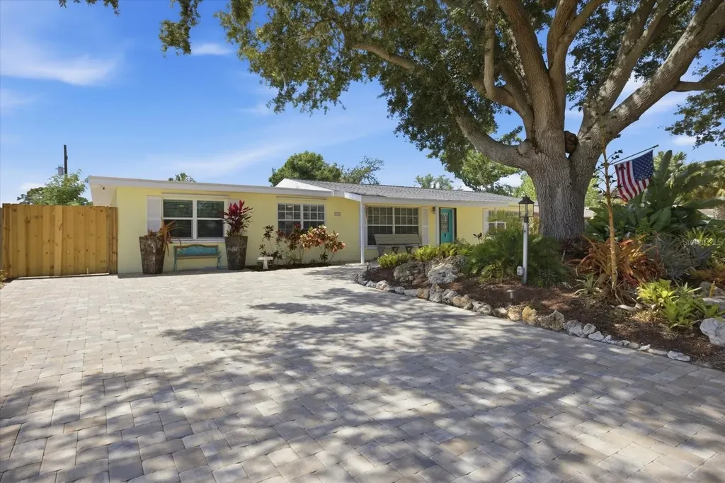 1212 Pineland Avenue Venice FL 34285