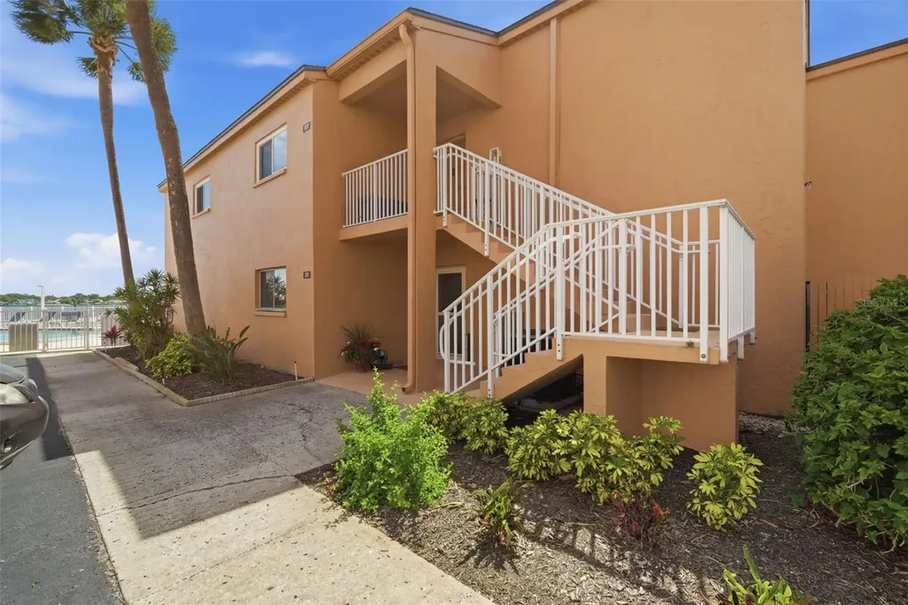 7400 Sunshine Skyway Lane S St Petersburg FL 33711