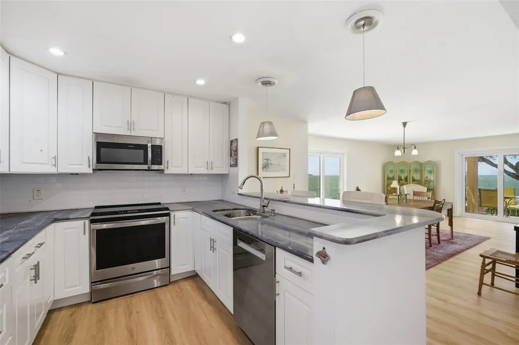 7400 Sunshine Skyway Lane S St Petersburg FL 33711