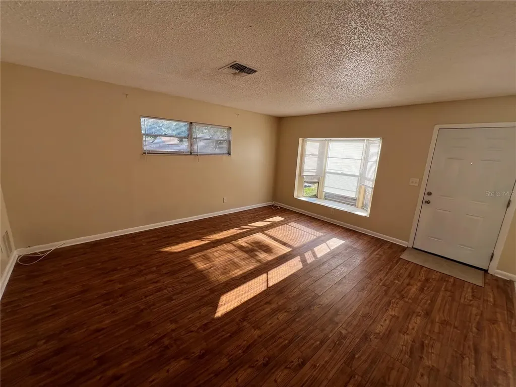 2983 62nd Avenue N St Petersburg FL 33702