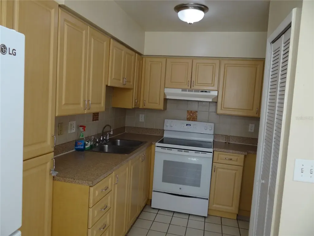 2983 62nd Avenue N St Petersburg FL 33702