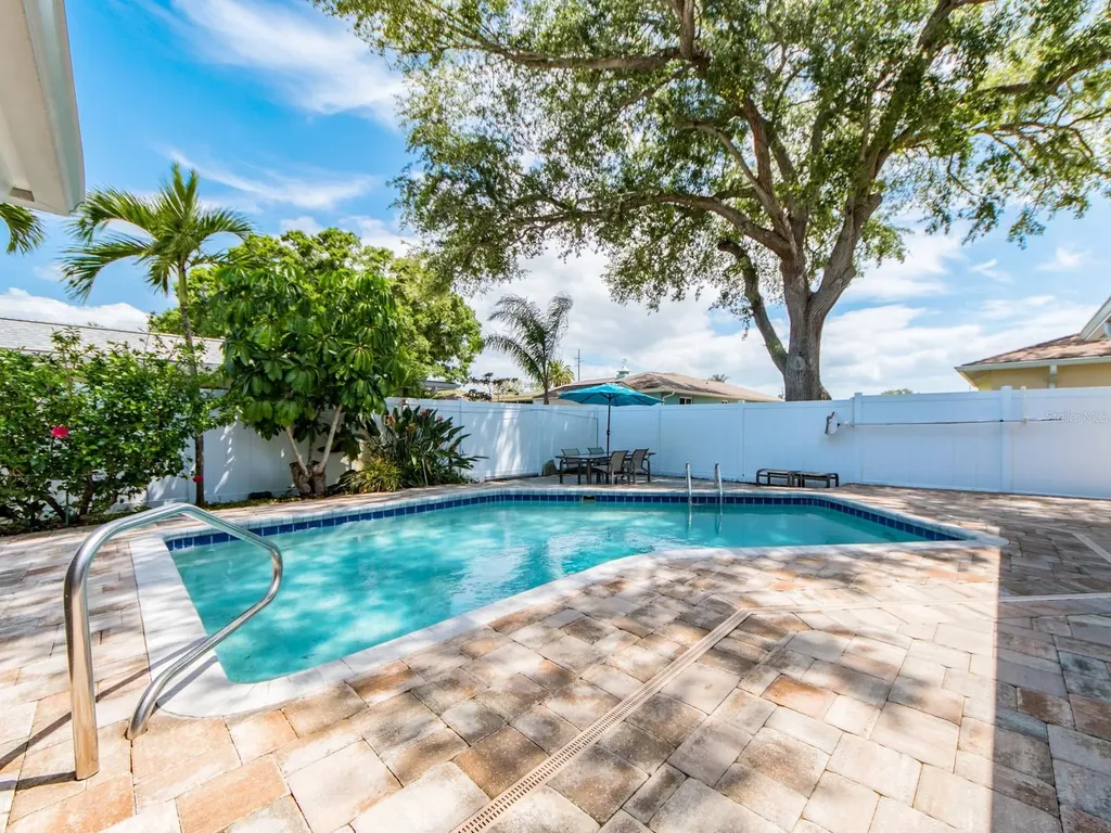 1678 Algonquin Drive Clearwater FL 33755