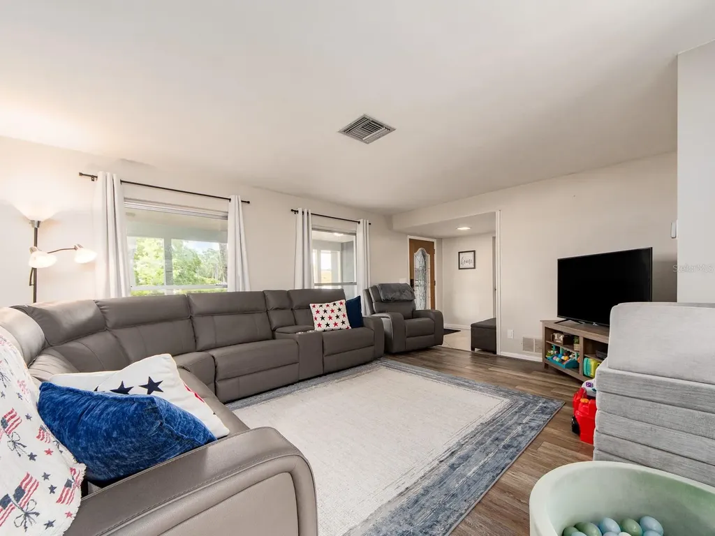 1678 Algonquin Drive Clearwater FL 33755