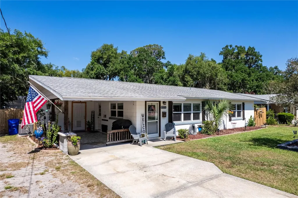 1207 Orange Avenue Tavares FL 32778