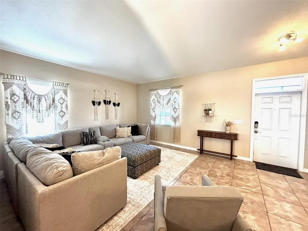 613 Wabash Breeze Circle Ruskin FL 33570