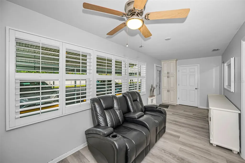 5216 81st Street N St Petersburg FL 33709