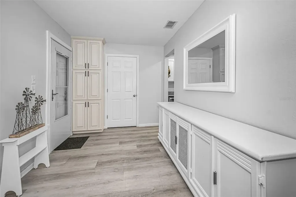 5216 81st Street N St Petersburg FL 33709