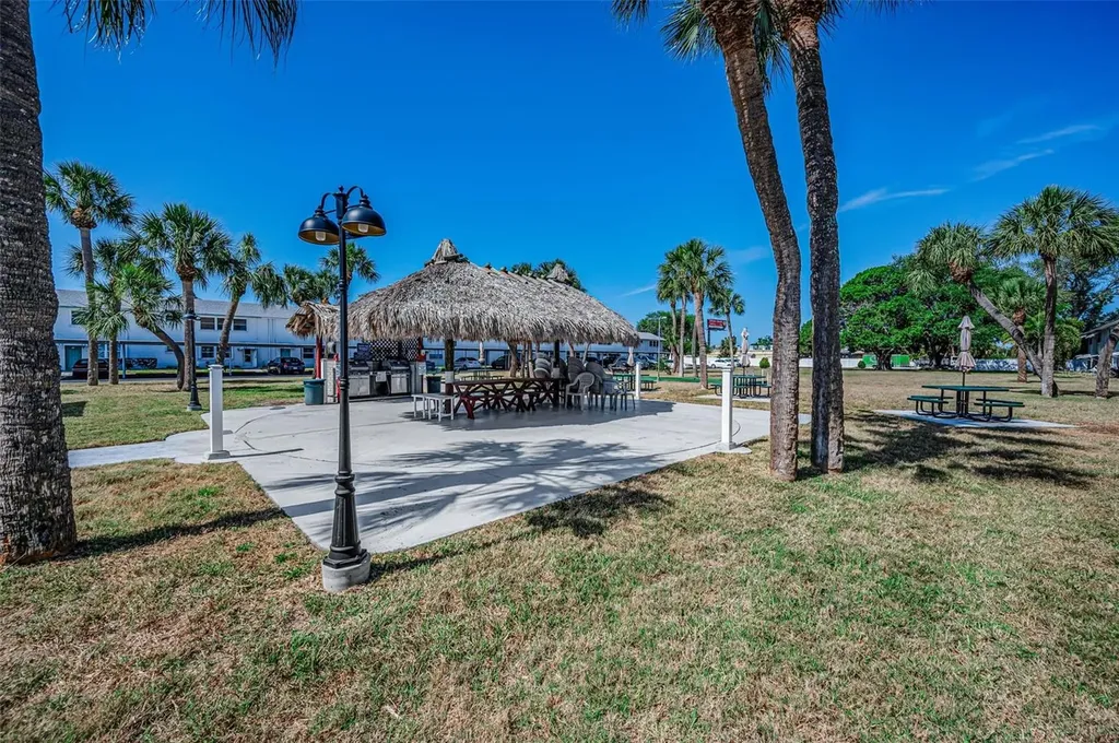 5216 81st Street N St Petersburg FL 33709