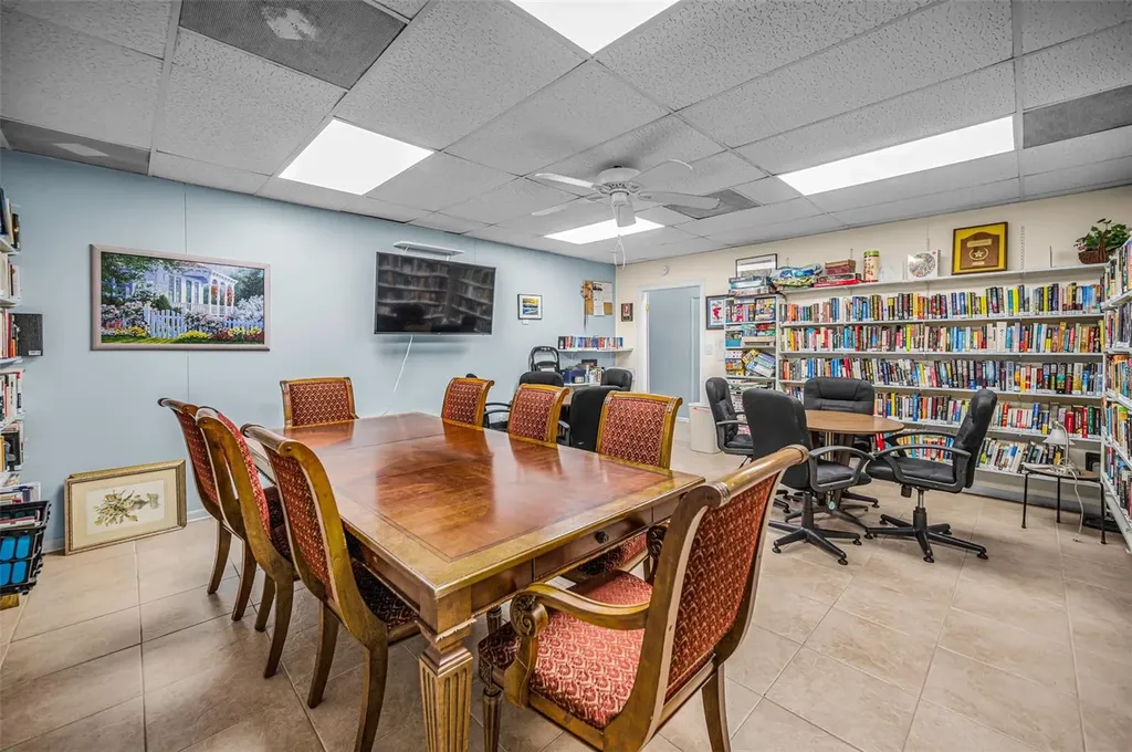 5216 81st Street N St Petersburg FL 33709